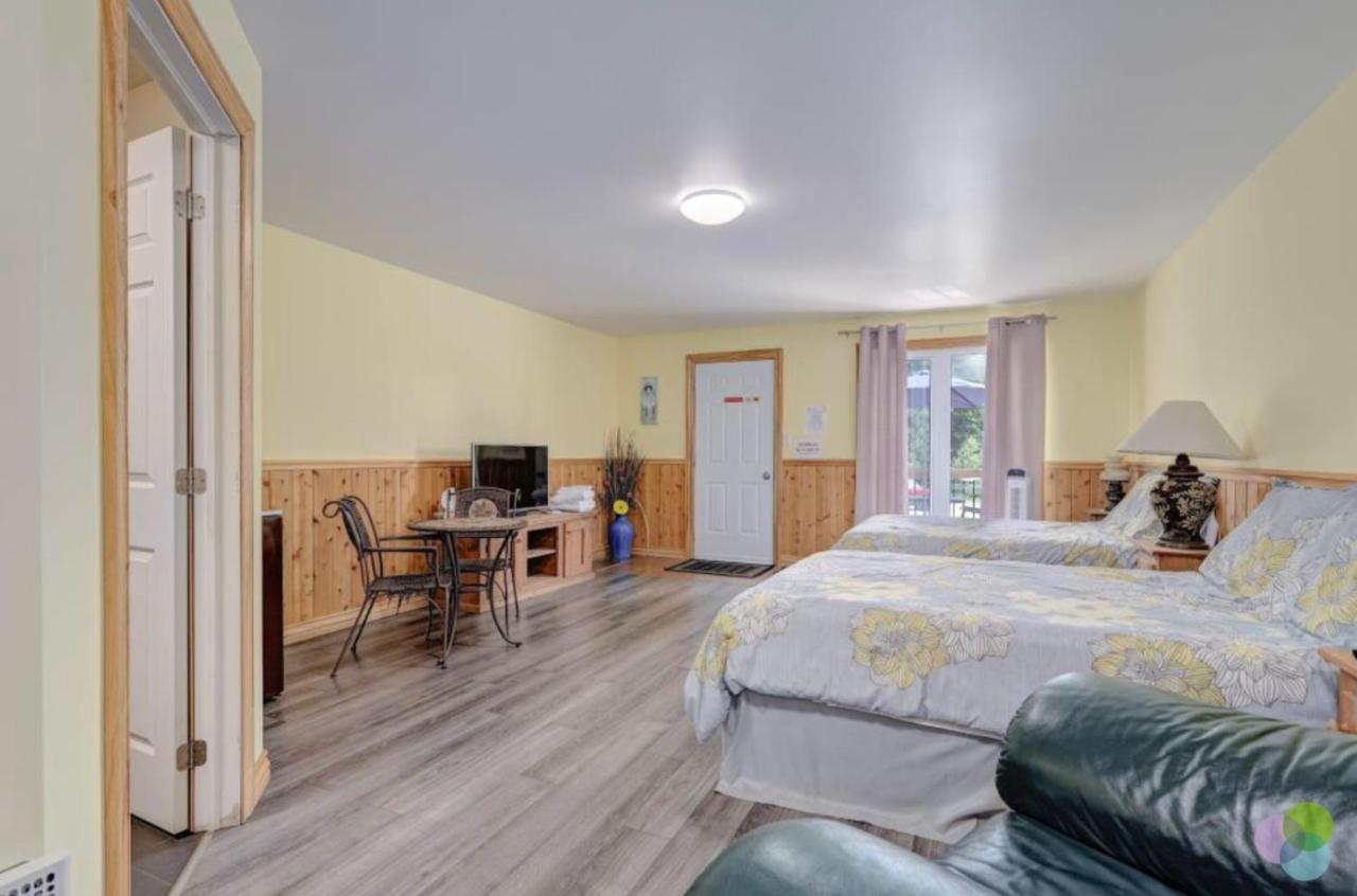 Hebergement Chez Le D Motel Saint Zenon Eksteriør bilde